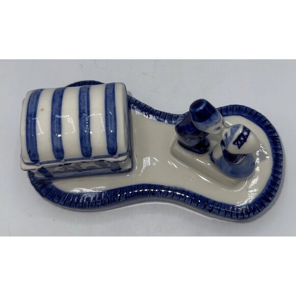 Vintage Delft Trinket Box W/Kissing Dutch Couple Porcelain Blue White 5.75”x3” - Picture 3 of 16